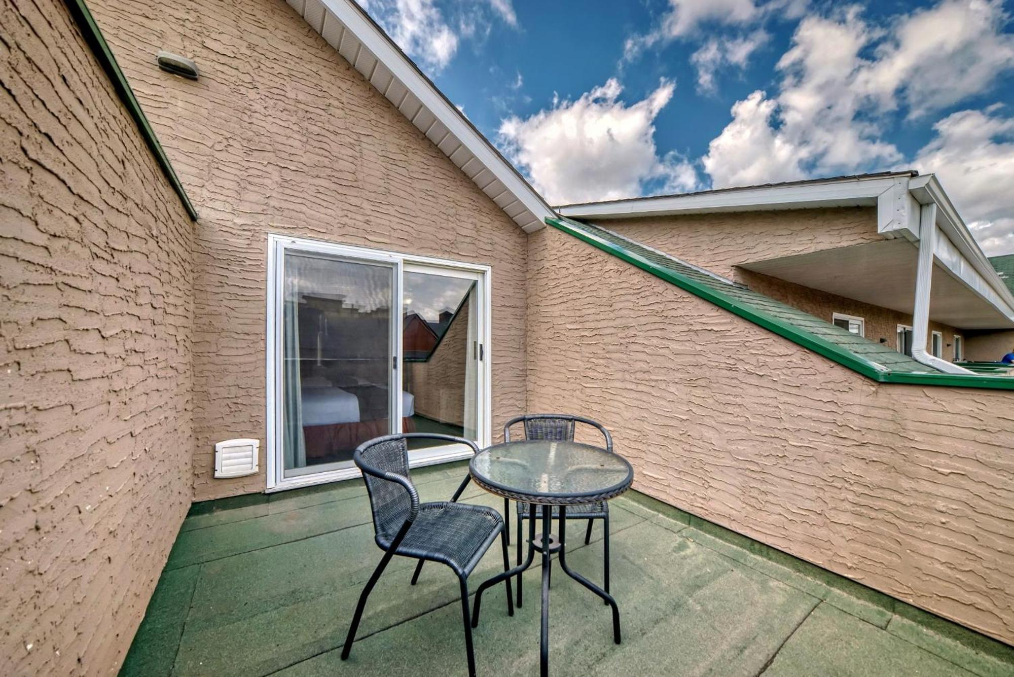 Stony Plain Inn & Suites Exterior foto